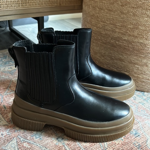 NWT Sperry Highland Chelsea Boots - Picture 3 of 8